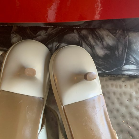 Talbots - Cream color kitten heels - New in box Never worn - size 9 - Picture 3 of 6